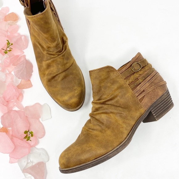 Altar'd State Shoes - Altar’d State Distressed Stud Ankle Boots New 8.5